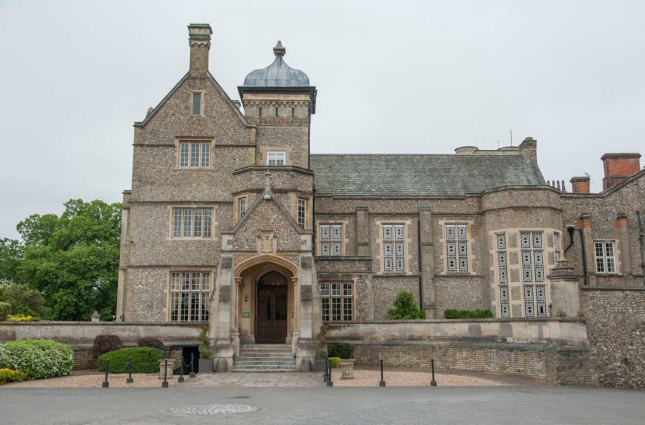 De Vere Horsley Estate East Horsley Εξωτερικό φωτογραφία